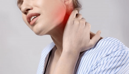 Com osteocondrose, a dor no pescoço e os ombros aparece