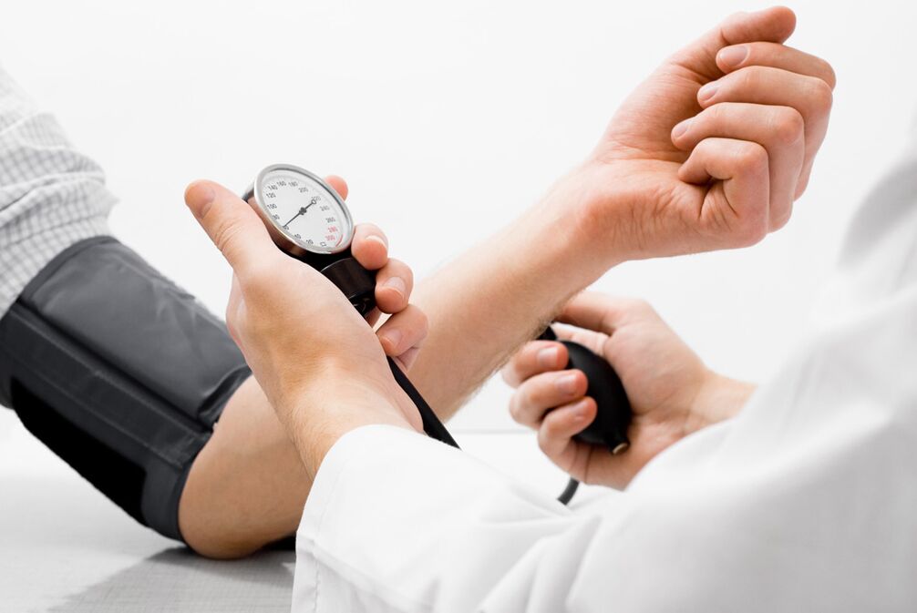 Se a osteocondrose não for tratada, surgirão problemas de pressão arterial